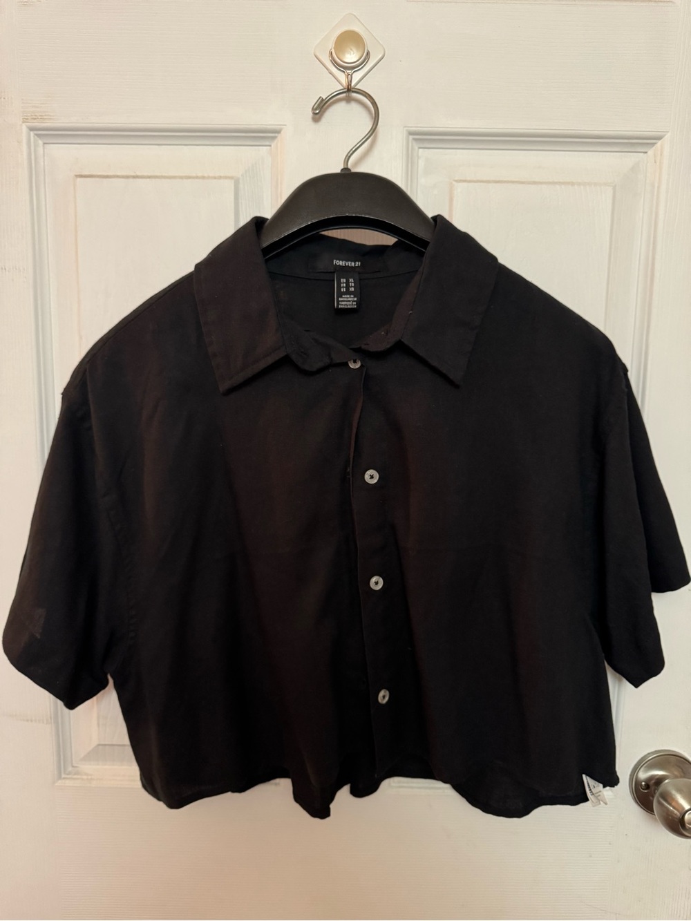 Forever 21 Black Short-Sleeve Crop Button-Up Shirt